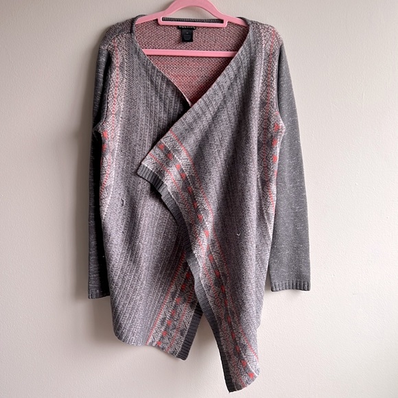 Junior’s Multicolor Aztec Print Wrap Cardigan Size Medium - Picture 5 of 16